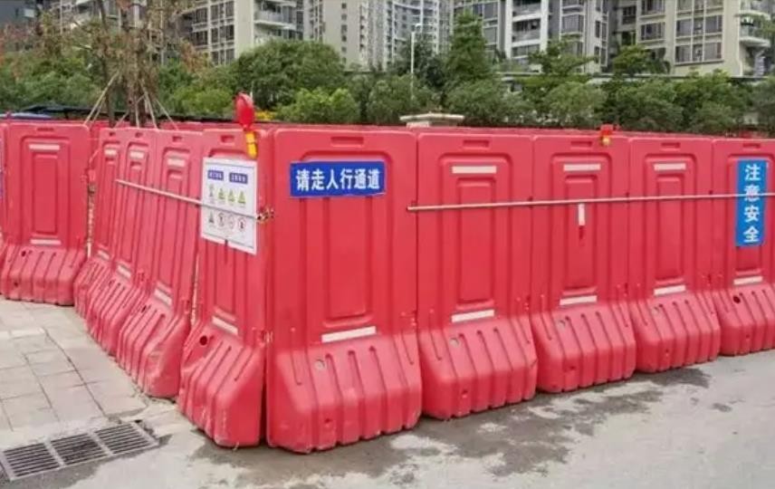 武汉水马护栏出租选什么颜色的好